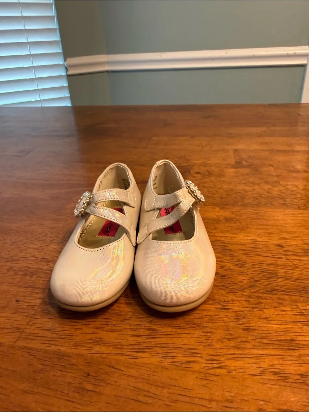 Rachel Shoes Portia Girls Ivory Shimmer Iridescent Mary Jane Dress Shoes size 6